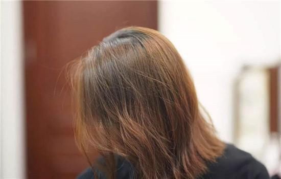 头发趴趴怎么才能让他蓬松 头发变蓬小技巧