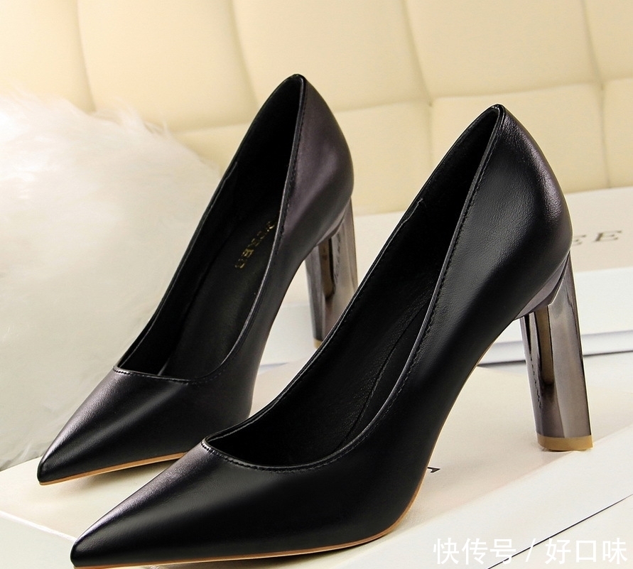 迷人|时尚女性穿:高跟鞋. 迷人 曲线美,是一种追求