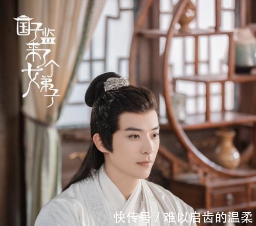 赵露思和徐开骋亮相《快乐大本营》,两人同台合唱,赵露思好娇小