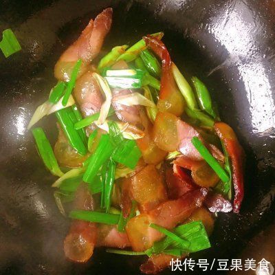 这道腊肉炒菜合集发到朋友圈，留言全说被馋哭