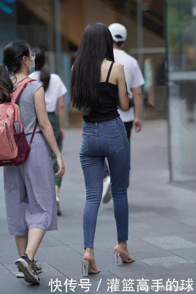 今秋再次掀起“牛仔风”,时髦又百搭,女孩们有点喜出望外了!