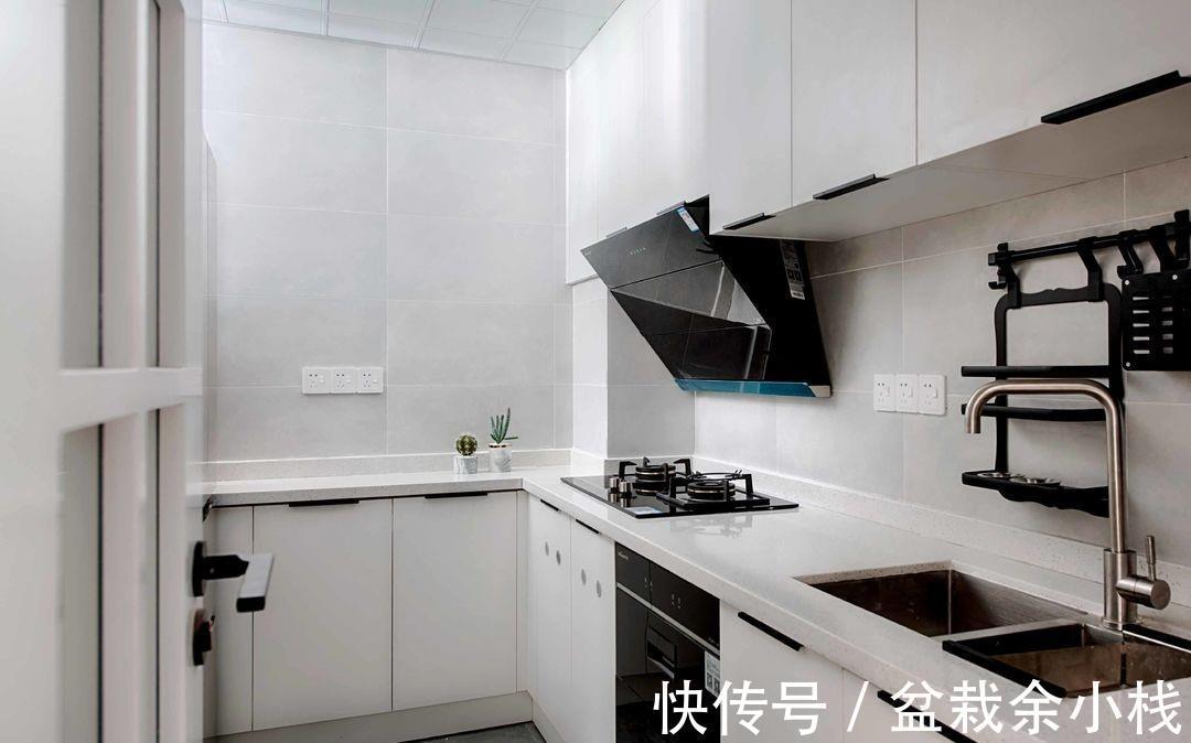 青年|单身女青年的家,巧用珊瑚红提升空间温度,创建充满安全感的家