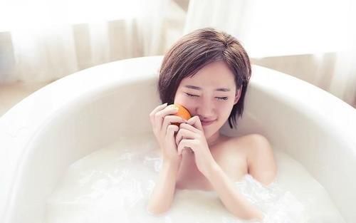 皮肤|天天洗澡的人，和一周洗一次澡的人，哪种人更健康呢？