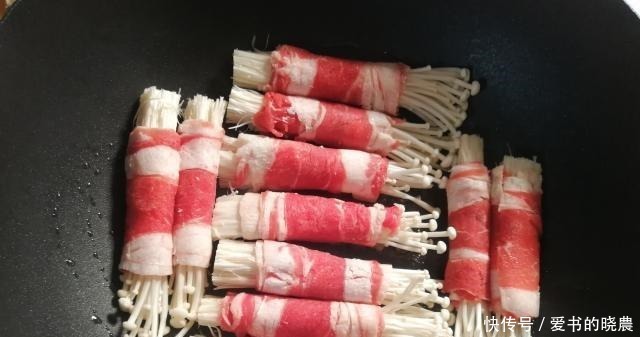 金针菇是一种简单美味的开胃菜下饭,满足一个人的渴望