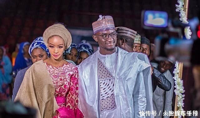 新郎|非洲一对新人婚礼照片走红,新郎乐开花新娘全程不高兴