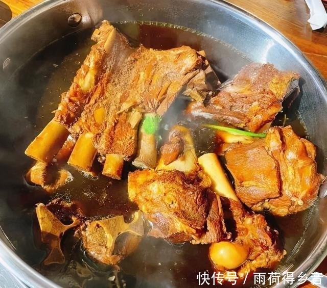 长春的美食数不胜数,让人百吃不厌、流连忘返