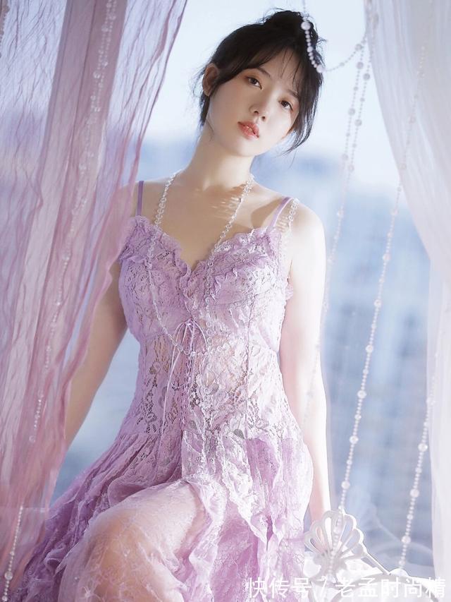 连衣裙 美女的这身紫色连衣裙怎么样?轻纱薄裙尽显优雅和甜美,我很喜欢