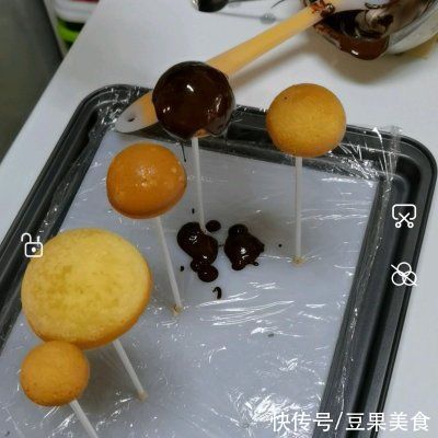 滴落双色巧克力蛋糕