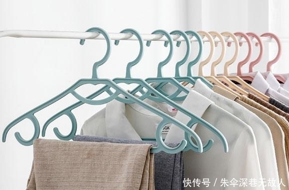 PP|干湿两用宽肩无痕晾衣架,PP材质结实又耐用,承重性强还防滑落