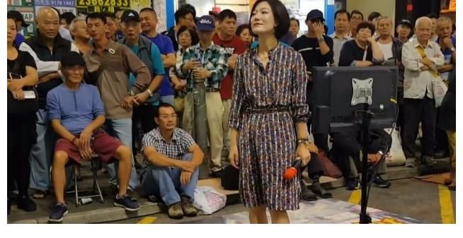 老生意|星光大道冠军近况悲惨,曾和李谷一登上春晚,街头卖唱引网友热议