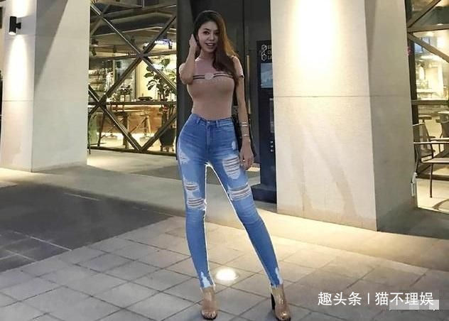 小姐姐|表姐这身随意的搭配风，尽情的释放她的美