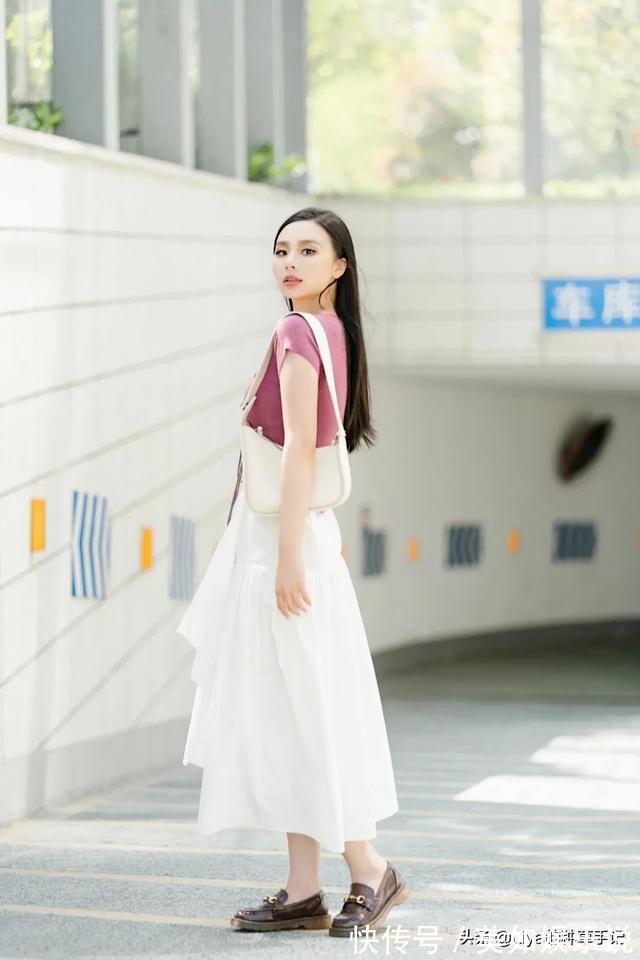 鞋子|快扔掉高跟鞋!今夏“凉鞋 + 云朵裤”火了,好看又时髦