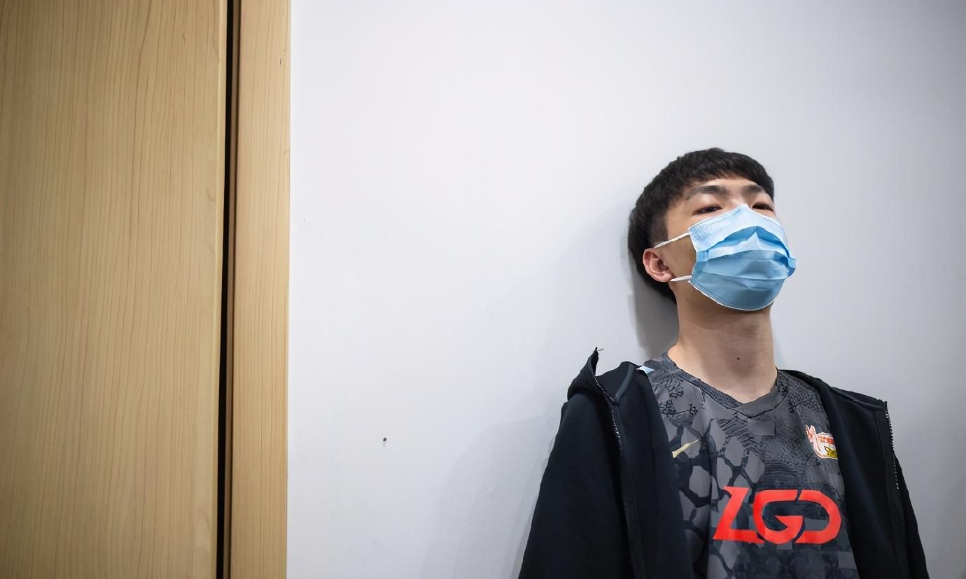 尝试|狼行还在努力！在韩服尝试Carry型上单，战绩却亮了