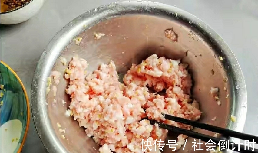 解馋|入秋后,遇到此菜别手软,维C是苹果的7倍,隔三差五吃一点特解馋