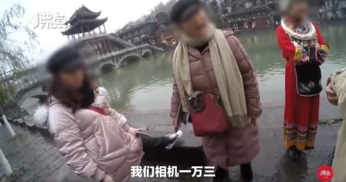 商家|游客在凤凰古城租衣服被禁止自拍，商家：你相机不行！处理结果来了