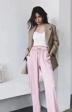 “阔腿裤”输惨了会藏肉的“云朵裤”也太显瘦了吧