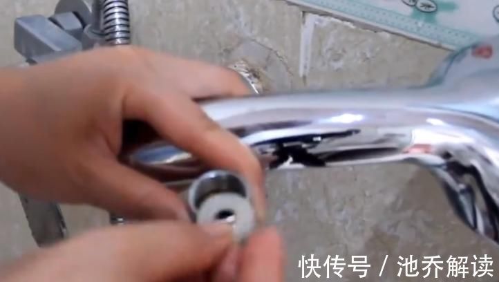 淋浴头|淋浴头堵塞还漏水?不要急着换,教你不花一分钱,轻松解决