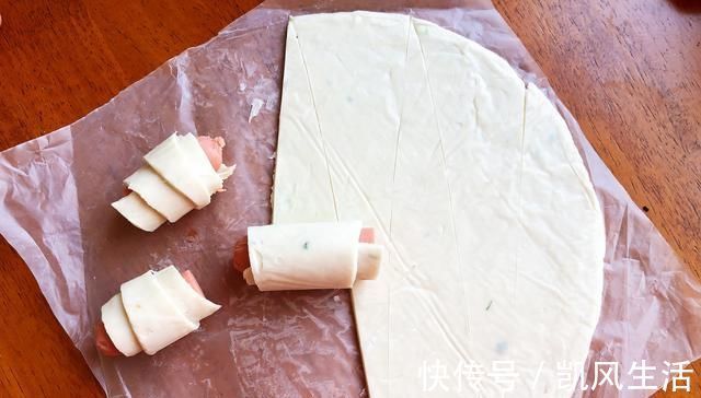 长假里，女儿竟学会了做它，吃一口酥掉渣，满嘴肉香味