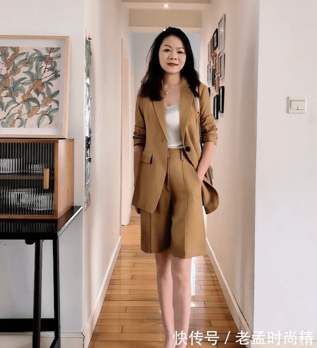 裙装|女人一旦过了40岁,穿衣尽量以“体面”为主