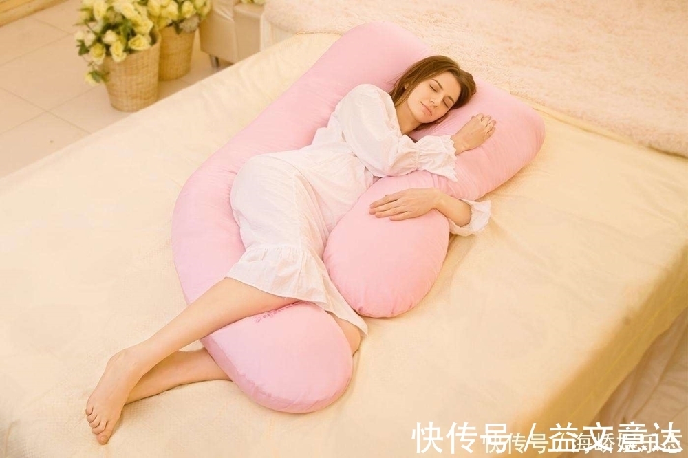 发育不良|孕妇左侧躺真的对胎儿好吗听完医生的解答,终于可以放心了