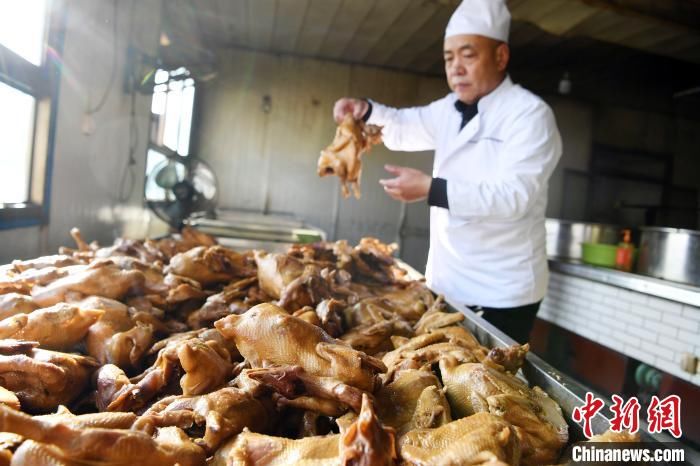 烧鸡|探访百年丝路美食“静宁烧鸡”：闻香千里外，味从鸡肉来