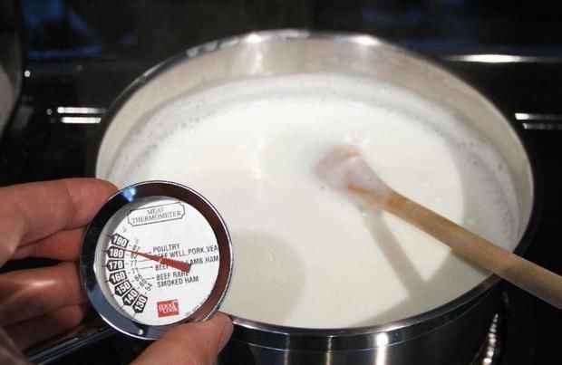 弟弟|双胞胎弟弟吃母乳,哥哥吃奶粉,5个月后差距明显,网友大呼心疼