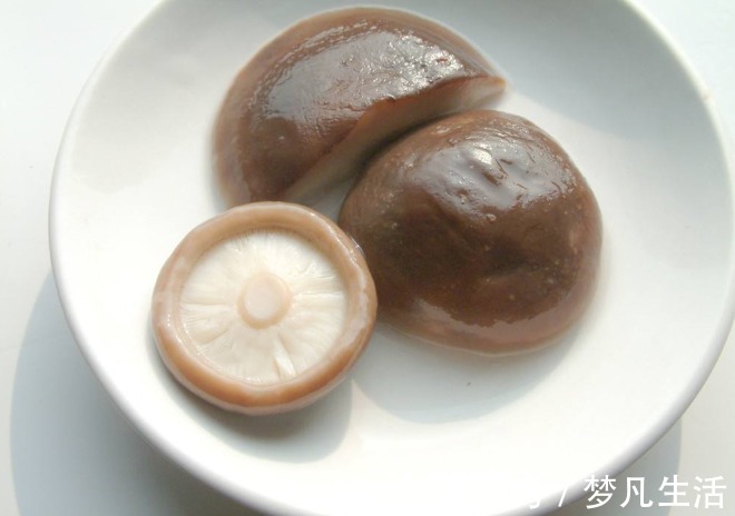 谨记|当确诊为尿酸高,谨记4种高嘌呤的食物要少吃,有助于预防痛风