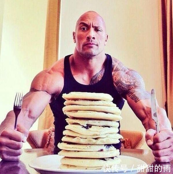 饮食|作死小伙挑战巨石强森5000卡饮食,结果吃到吐了