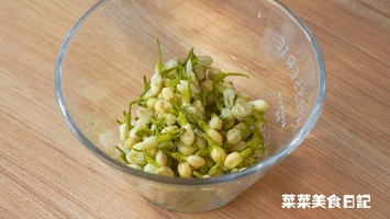 鸡蛋别再炒番茄了！现在流行炒它，搭配起来惊艳10倍