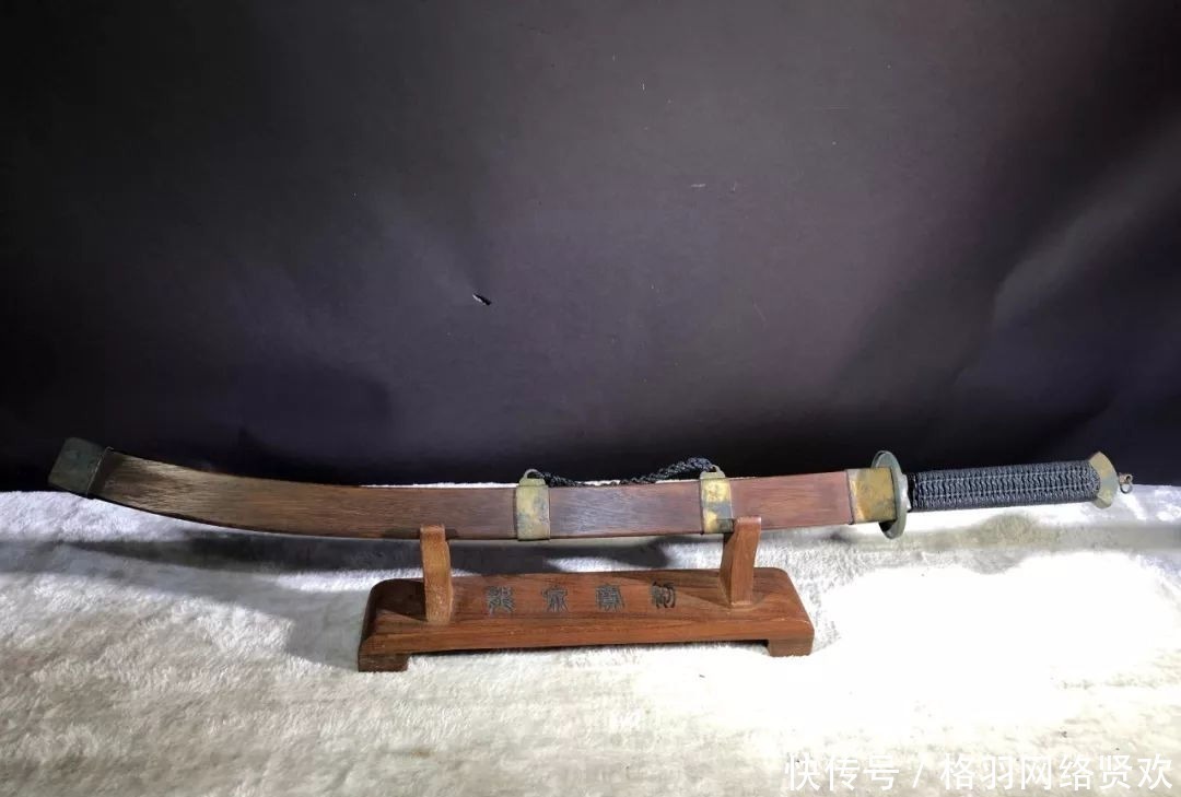 正三品&二品大员不能配备雁翎刀,正三品只能扛棍子出行?清代森严的舆服