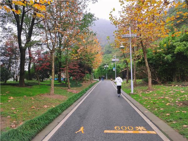 骑自行车|【穷游贵阳】十里河滩：让美景和闲适撞个满怀