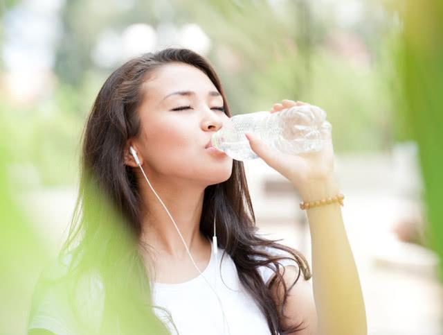 走路锻炼|走路锻炼好处多，但有4个“坑”别踩，以免自讨苦吃