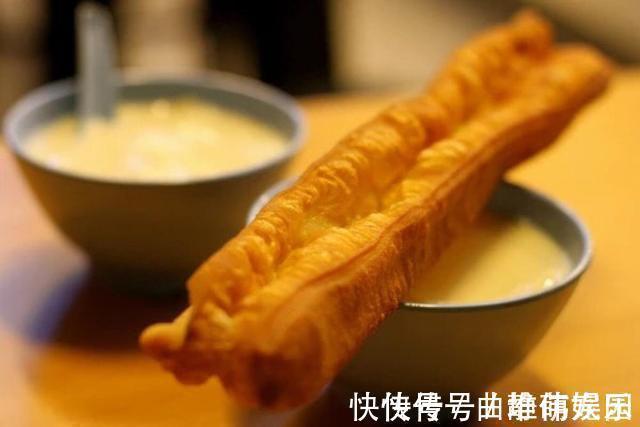 牛奶|张文宏:提高孩子免疫力很重要,要多喝牛奶,家长会选了吗