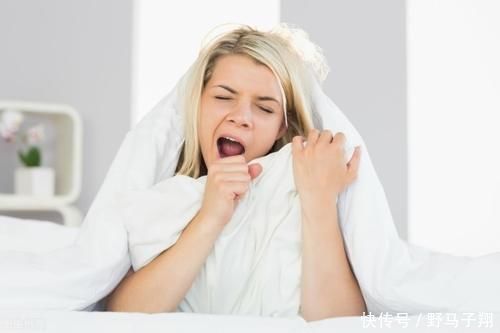 枕头几天不洗全是螨虫,家政阿姨教我一招,不用水洗,螨虫全消失