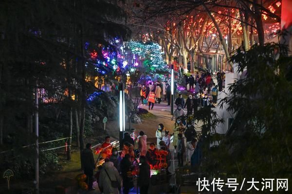 郑州市区|「大河网景」红灯笼中国结 郑州市区元宵夜年味儿十足