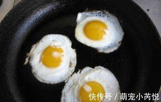 煎荷包蛋,第一步不是倒油!教你大厨做法,外焦里嫩,不糊不粘锅