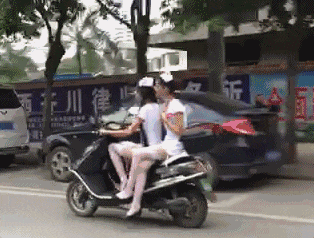 |搞笑GIF:老公,看来你要火呀,要火?我看这是要火化的节奏啊!