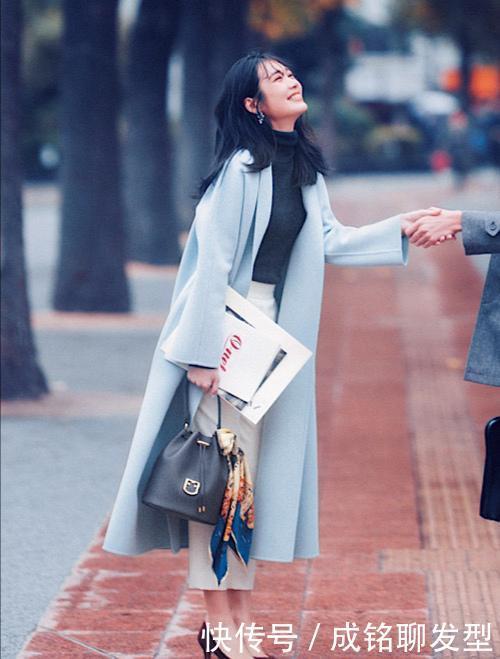 初春裤子别买太多,学习小白裤的“一裤多穿法”,清爽百搭又高级