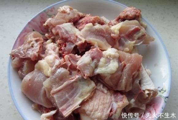 土鸡焖花卷|饭菜一锅出懒人必备,教你制作特色美食土鸡闷花卷,花卷比肉还香