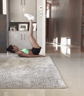 身材|小姐姐减少跑步频率,主要练习力量训练,苗条的身材变得更性感!