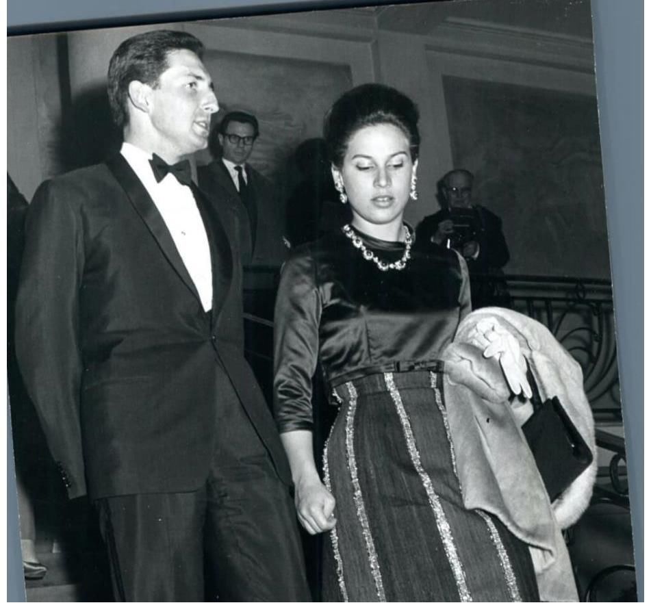 红宝石 索菲亚的红宝石首饰好美,不光格蕾丝有戴过,连赫本也有类似的