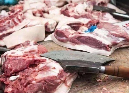 猪肉|猪肉用清水是洗不干净的！大厨教你一招，脏东西“自己”跑出来