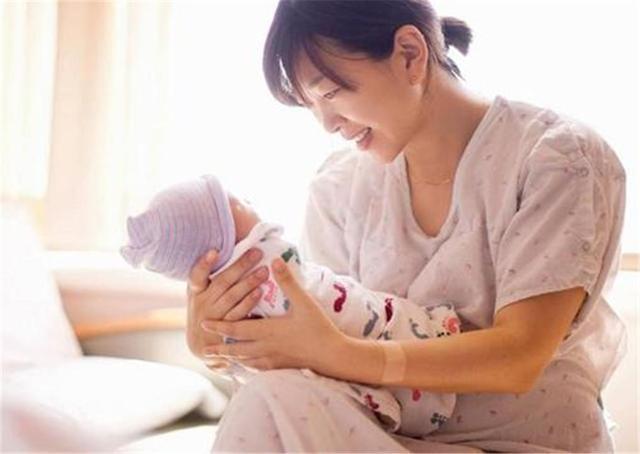 爷爷|爸爸姓“尿”给儿子起名想破头,爷爷出手全家点赞:姜还是老的辣