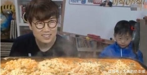 声音|大胃王挑战吃12斤“泡面”,刚吃两嘴就露馅,众人:此招用得好!