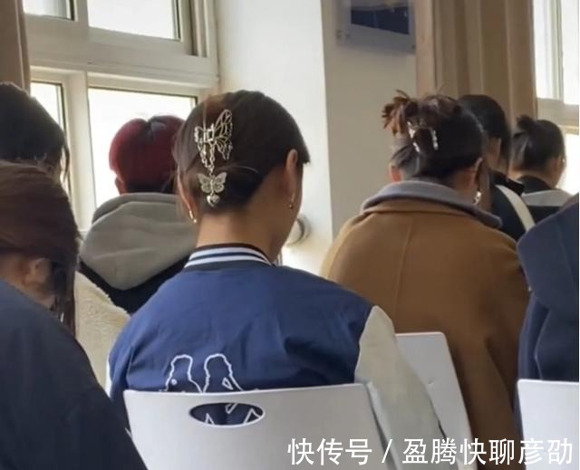 打扮|老师晒出班上女学生发型,流行趋势逗乐网友,越看越像“妈妈辈”