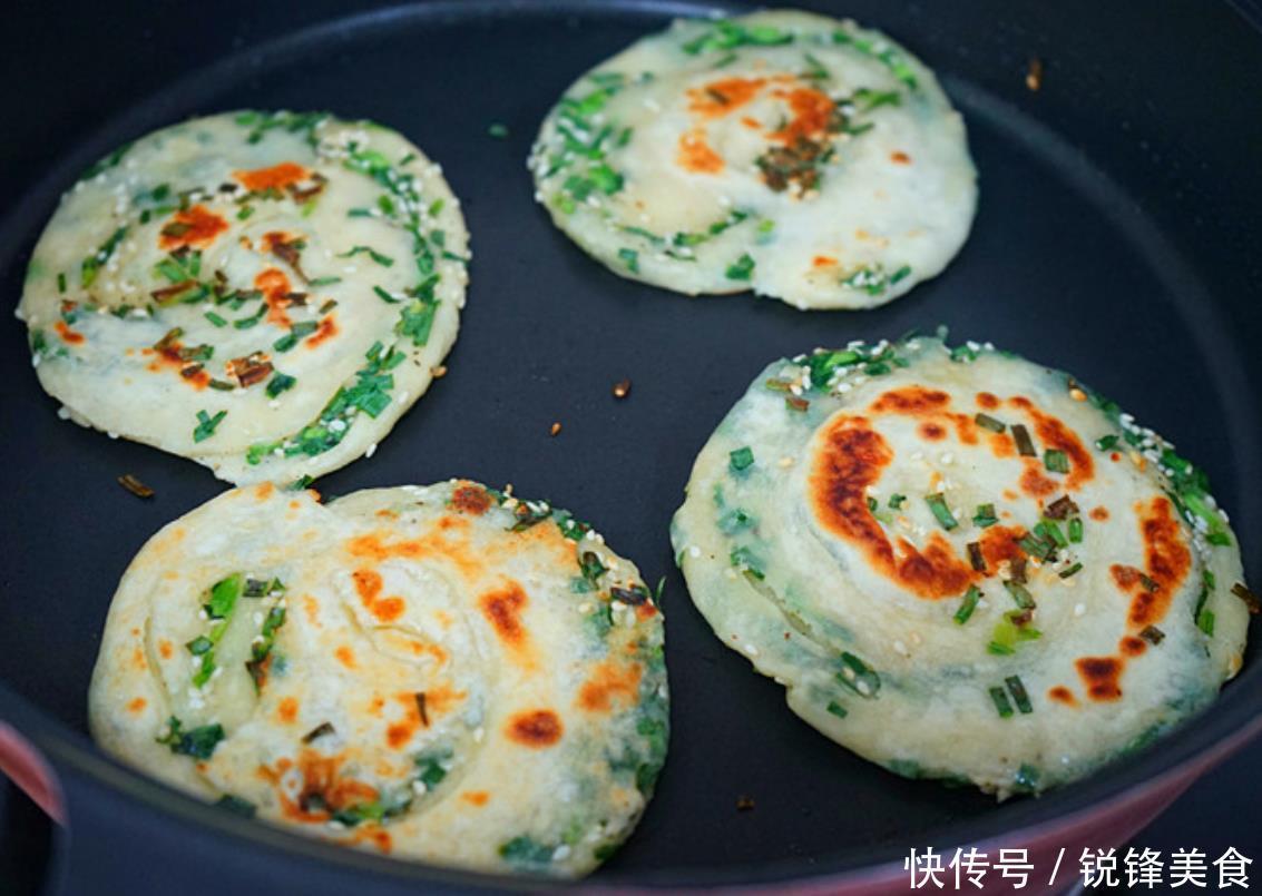 教你在家做葱油饼,掌握几个技巧,层次多,吃起来又香又酥又软