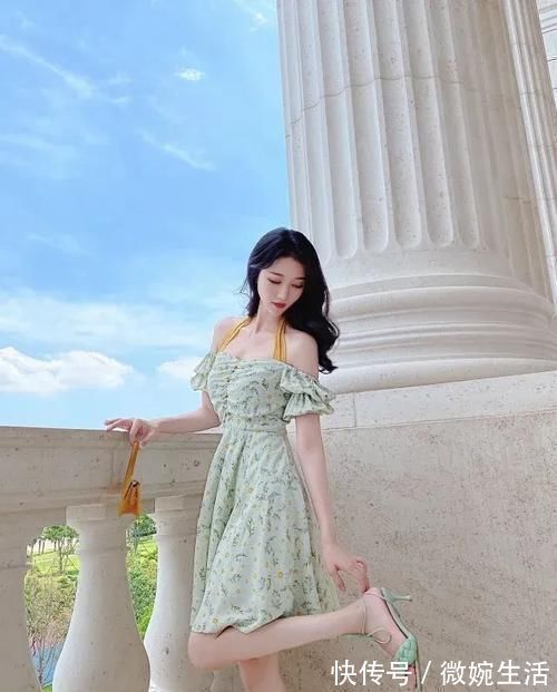 印花 这才叫省布料设计!雏菊抹胸吊带裙可盐可甜,绑脖设计最是特别