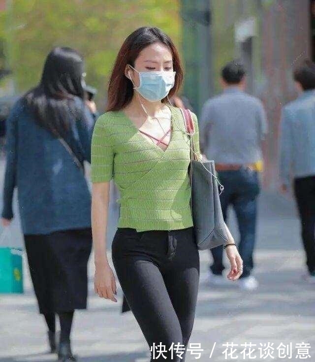 上半身|青色镂空半袖搭配黑色修身打底裤,修饰腿形,比较丰满