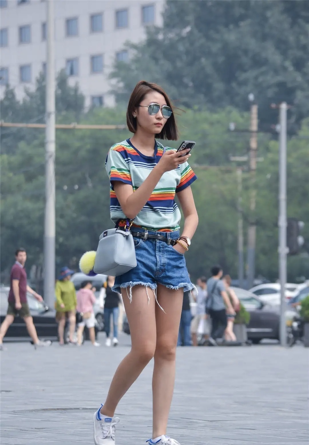 蓝色|短裤搭配多是都是牛仔款式,也有其他风格,你愿意尝试一下么