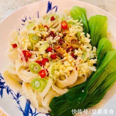 简单易学家常油泼面